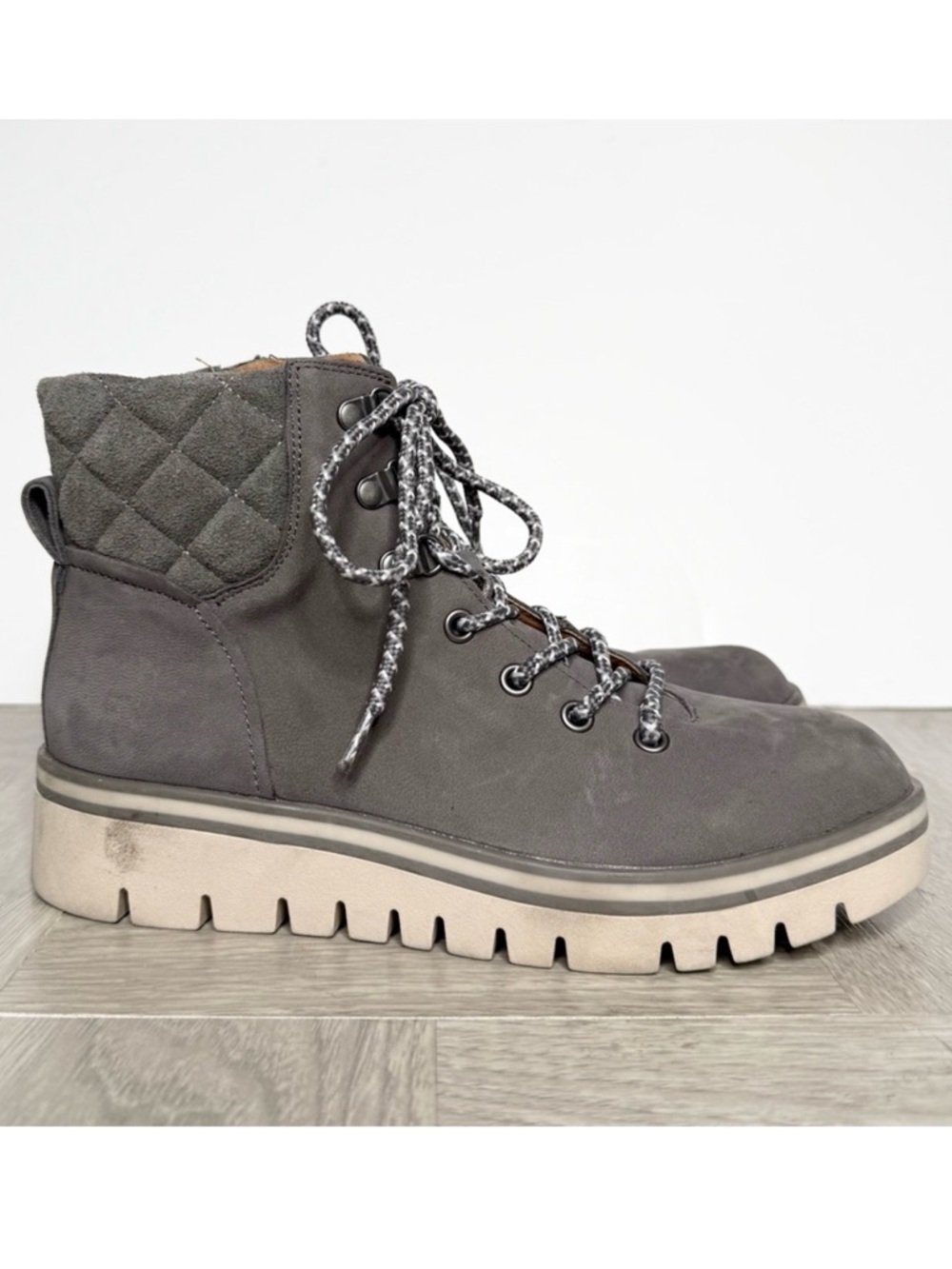 Caslon Hanley Gray Lace Up Bootie 6 1/2 M